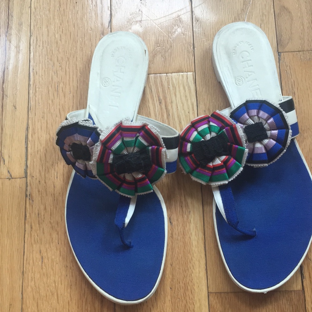 Chanel Flip Flops - size 38; 7.5